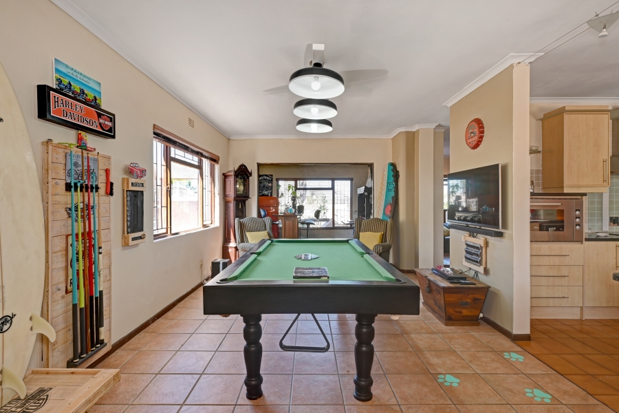 6 Bedroom Property for Sale in Welgelegen Western Cape